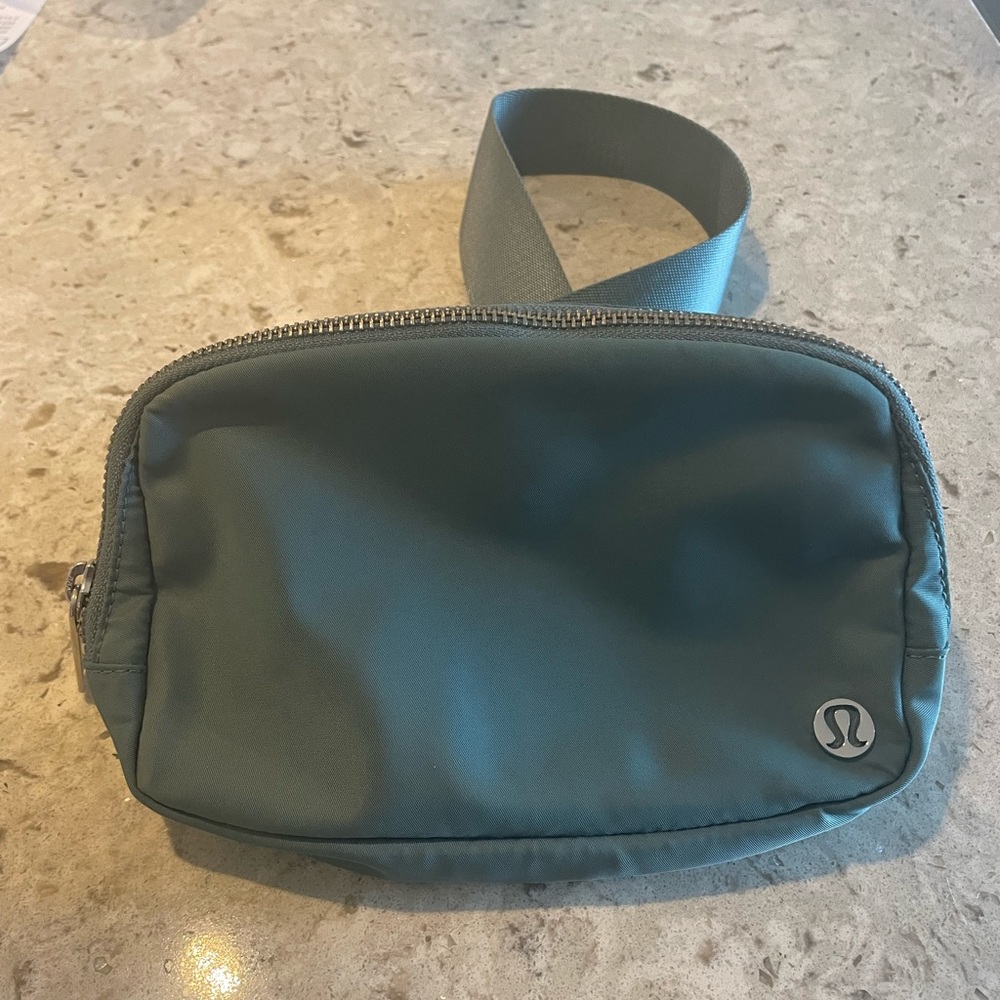 Lululemon Everywhere Belt Bag